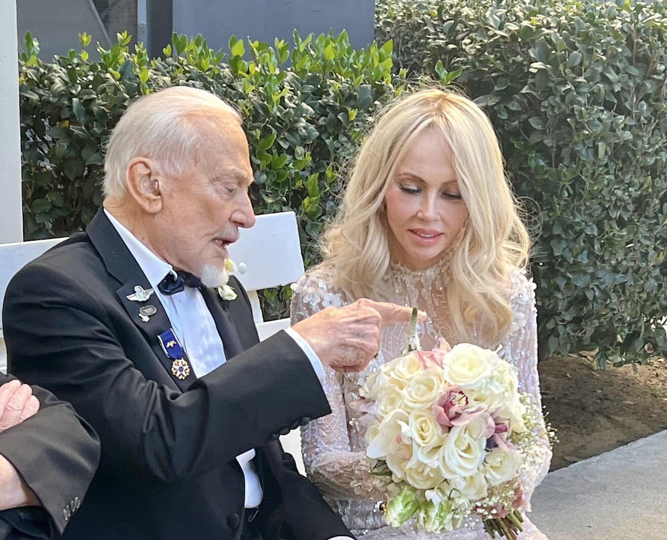 La 93 de ani, astronautul Buzz Aldrin s-a căsătorit cu o româncă