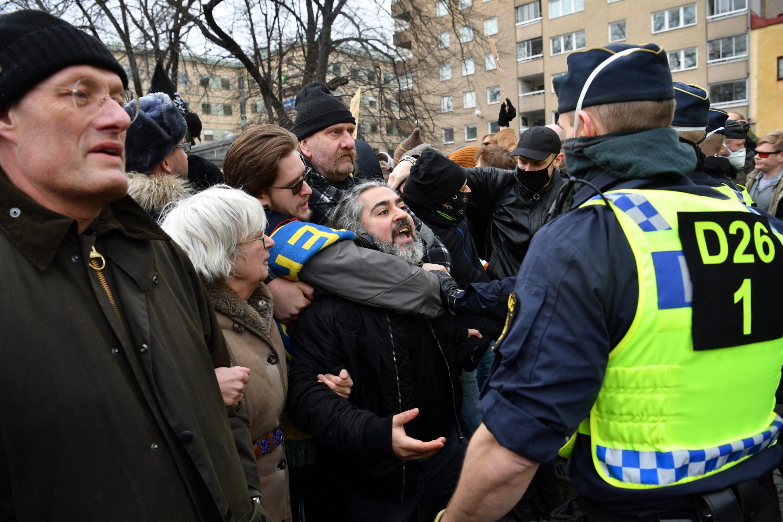 Protest anti-islam la Stockholm, la care s-a dat foc Coranului