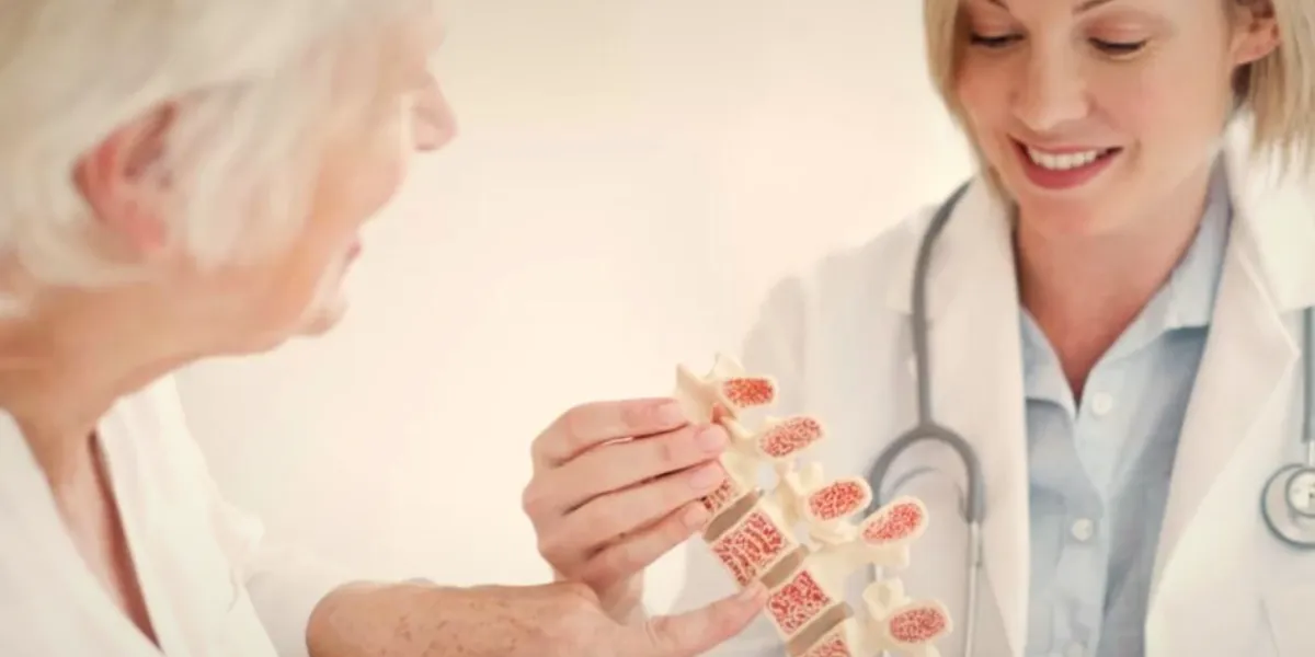 Cum îți menții oasele puternice după 30 de ani. Ce exerciții și alimente ajută la prevenirea osteoporozei